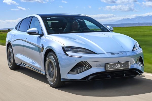 Vergelijking: hoe doet de BYD Seal het op papier tegenover de Tesla Model 3, Polestar 2, Nio ET5 en Xpeng P7? autoweek.nl/autonieuws/art…