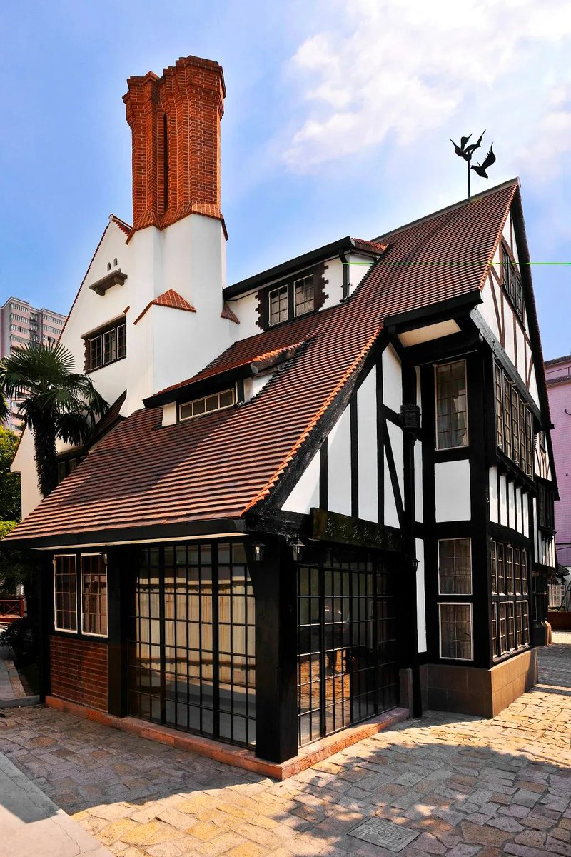 ShLetsMeet's tweet photo. The #Hudec Memorial Hall on 129 Panyu Road in #Shanghai, formerly the residence of #architect Laszlo Hudec, will reopen on Apr 25.
Visitors will have the chance to explore his life story by viewing his design sketches, family letters and his only remaining watercolor painting. https://t.co/xgvbYK656X