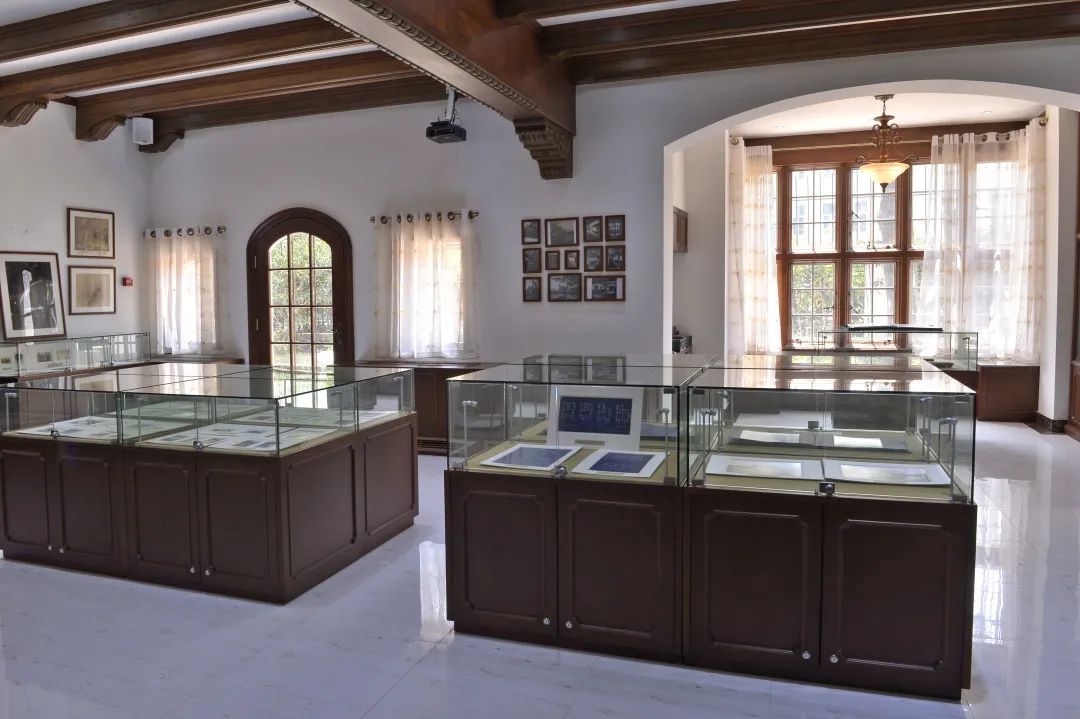 ShLetsMeet's tweet photo. The #Hudec Memorial Hall on 129 Panyu Road in #Shanghai, formerly the residence of #architect Laszlo Hudec, will reopen on Apr 25.
Visitors will have the chance to explore his life story by viewing his design sketches, family letters and his only remaining watercolor painting. https://t.co/xgvbYK656X