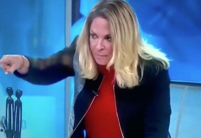 DILE AHÍ BENITO, HABLAS ESPAÑOL O TE LARGAS