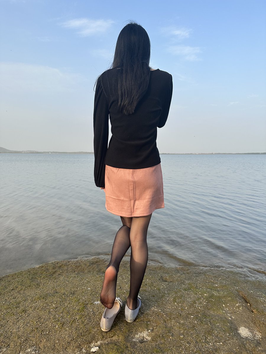 满足你们的小欲望  
剪了一条裙子👗

汲润「S2」超薄浅暮黑
@Sjrun_ 
#汲润丝袜 
#汲润绝妙触感 https://t.co/LnD6wXnn2P