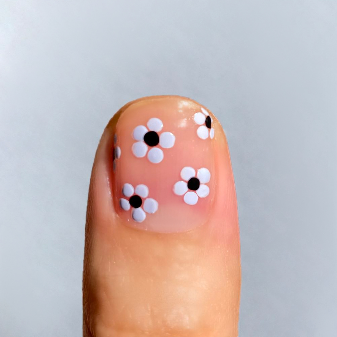 When life gives you nail polish, make nail art! 🌸

#nailart #springnails