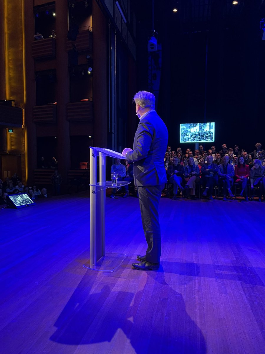phsnijders's tweet photo. Boeiende en inspirerende #Thorbeckelezing #Zwolle in een uitverkocht @zwolsetheaters door @PieterOmtzigt over grondrechten, controlerende overheid versus burgers in control en burgerschap. https://t.co/wtGt26bENS
