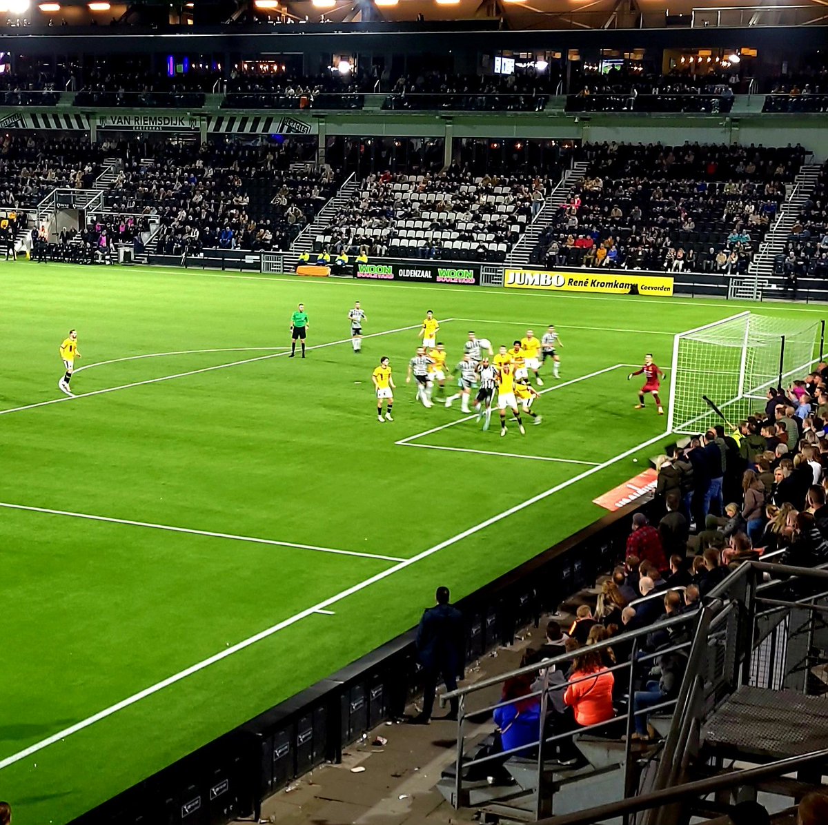 mfw1970's tweet photo. Heracles Almelo - Roda JC 1 : 0
14 - 3 - 2023, Eerste Divisie
Erve Asito
Almelo ( Ov. ) 🇳🇱
#HeraclesAlmelo #HERrod https://t.co/P8ZIe0GEPY