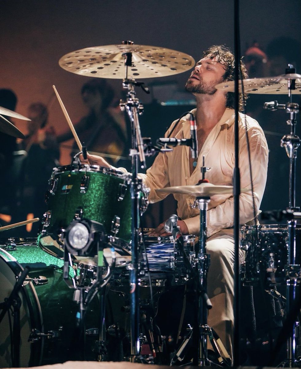 5SOSHQITA's tweet photo. Ashton via Instagram! 

"L’ultimo album live dei 5SOS è uscito proprio adesso! "The Feeling Of Falling Upwards" è il concerto più speciale che abbiamo fatto fino ad oggi, live dalla Royal Albert Hall. Grazie a tutti coloro che hanno partecipato." https://t.co/jwyl4iCJOQ