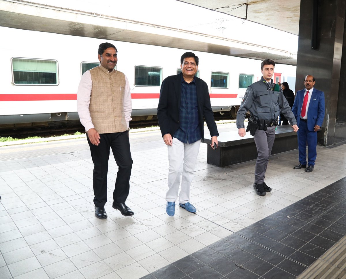Amararam_IFS's tweet photo. See-off to honourable Commerce &amp; Industry Minister Shri Piyush Goyal Ji at #Termini Railway station #Rome 
Pleasure to spend two days with him,though it was hectic but very productive and fruitful discussions held with Italian ministers , CEOs and businesses, &amp; prominent Indians https://t.co/KB1lKhkmn6