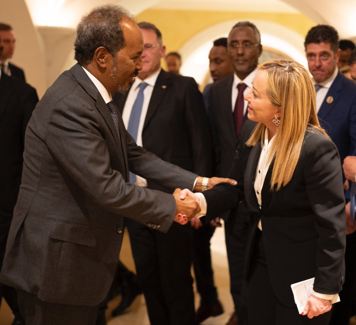ItalyinSomalia's tweet image. In Addis Ababa @GiorgiaMeloni  had the pleasure of meeting President @HassanSMohamud.

Somalia will always find in Italy a privileged and solid partner in supporting efforts aimed at strengthening Somali institutions and the stability of the entire Horn of Africa.