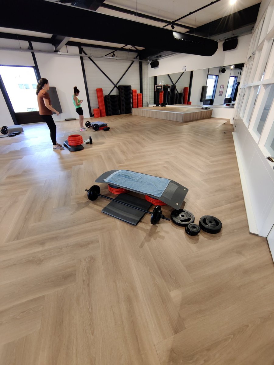 Speldenkussen80's tweet photo. Na al die wijntjes, hapjes en etentjes deze week op Terschelling...gaan we nu weer aan de bak! 💪 Uurtje Pump!! #bodypump #profitgym #fitgirl oh en #goedemorgen https://t.co/23VgaeqrVe