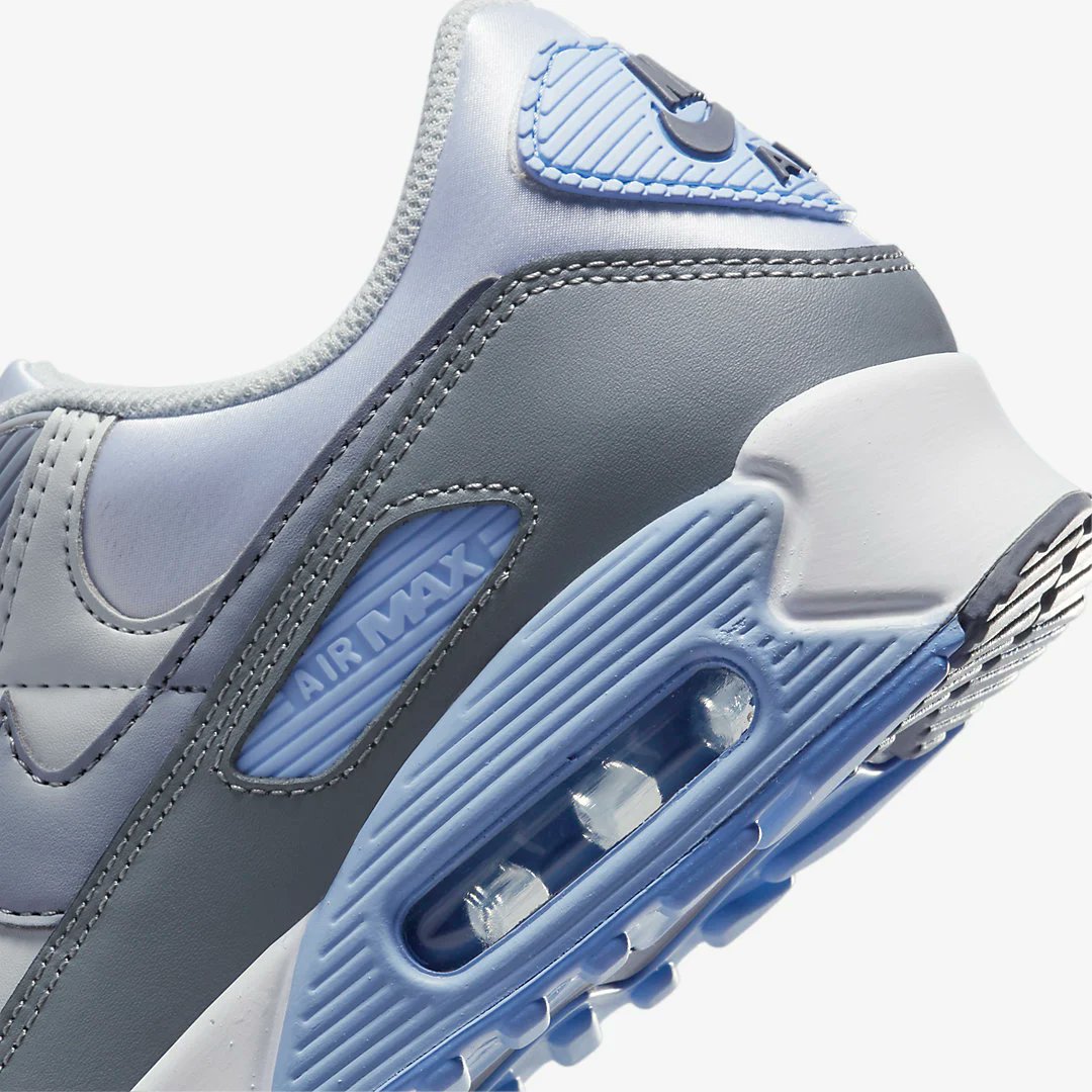 snkr_twitr's tweet photo. AD: Dropped via WSS
NEW WMNS Nike Air Max 90 'Wolf Grey/Cobalt Bliss'

Shop -> https://t.co/METjRK6TPS https://t.co/PdC7WNbHfY