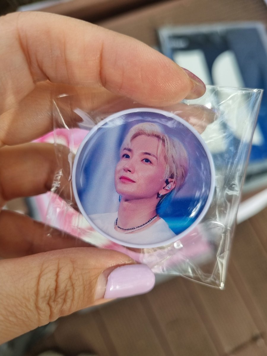 세트 특전 그립톡 4개 남았어요!! 
2.3층 출입구 옆에서 판매해요💙