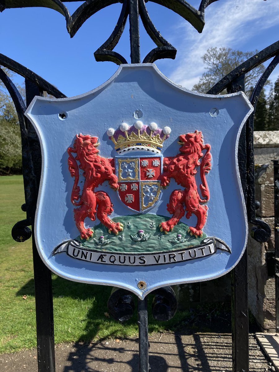 DaneLoveAuthor's tweet photo. Arms of Murray, Earl of Mansfield, on gates of Scone Palace, Perth. https://t.co/NuAbjLEhnG