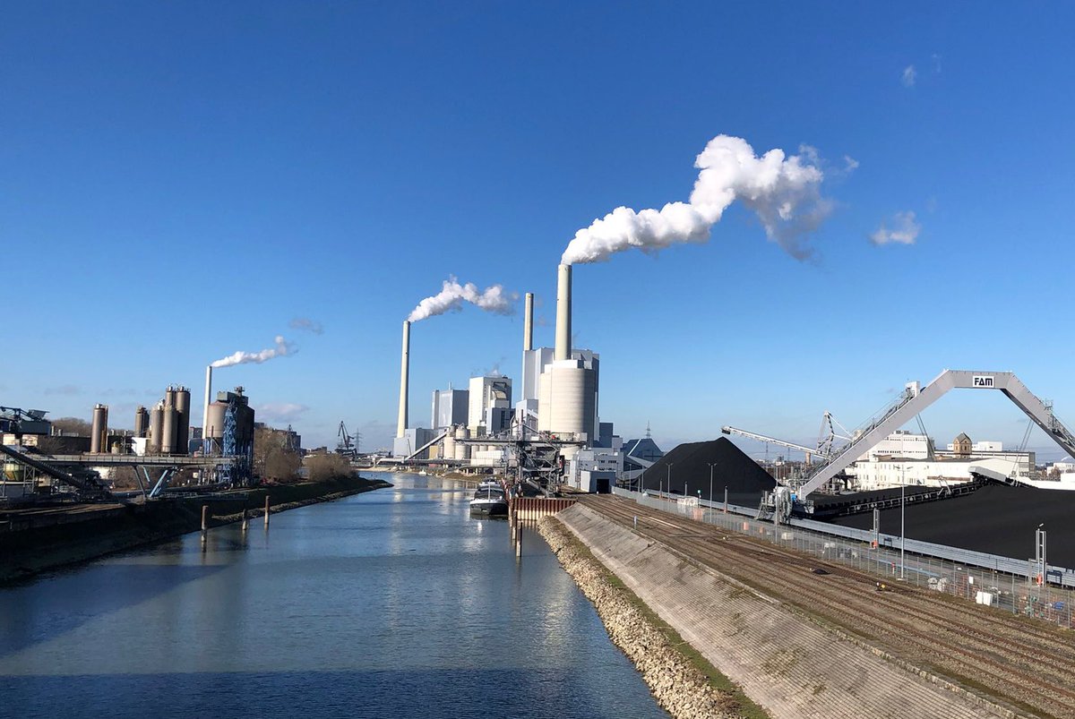 Zur Feier des Tages gönne ich mir ein neues Twitter Hintergrundbild.

Es zeigt das Großkraftwerk Mannheim, ein Kohlekraftwerk,  bei dem der  Block 7 im Dezember  wieder hochgefahren wurde und aus der Netzreserve genommen wurde.

swr.de/swraktuell/bad…

#Kernenergie