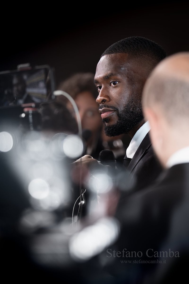 SCambaPhoto's tweet image. GGDC @fikayotomori_ durante le interviste.

stefanocamba.it 
info@stefanocamba.it
#tomori #Milan #MilanNapoli