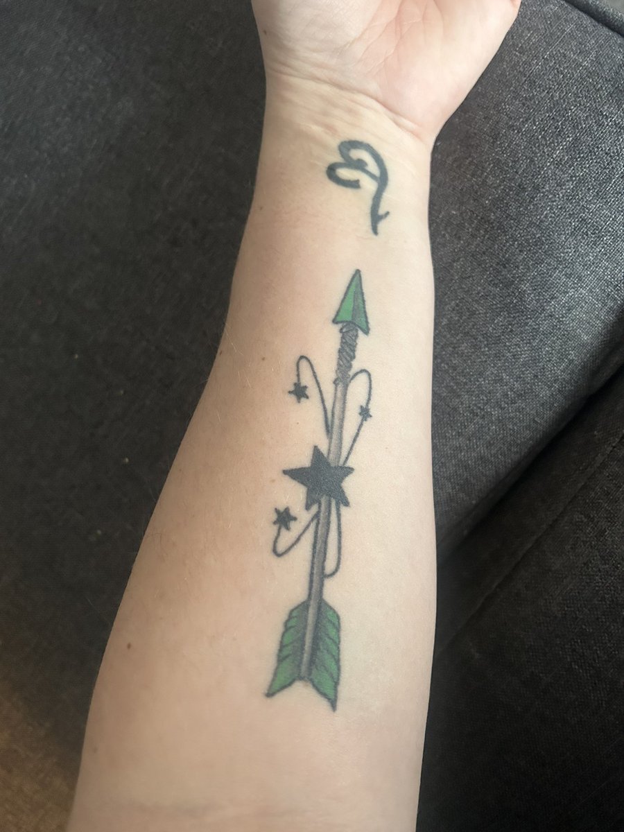 Don’t forget my Green Arrow (blackstar) tattoo. I love Mia Smoak 🥰 Who has a Arrow Tattoo? @Kat_McNamara #miasmoak #miasmoakqueen #greenarrow