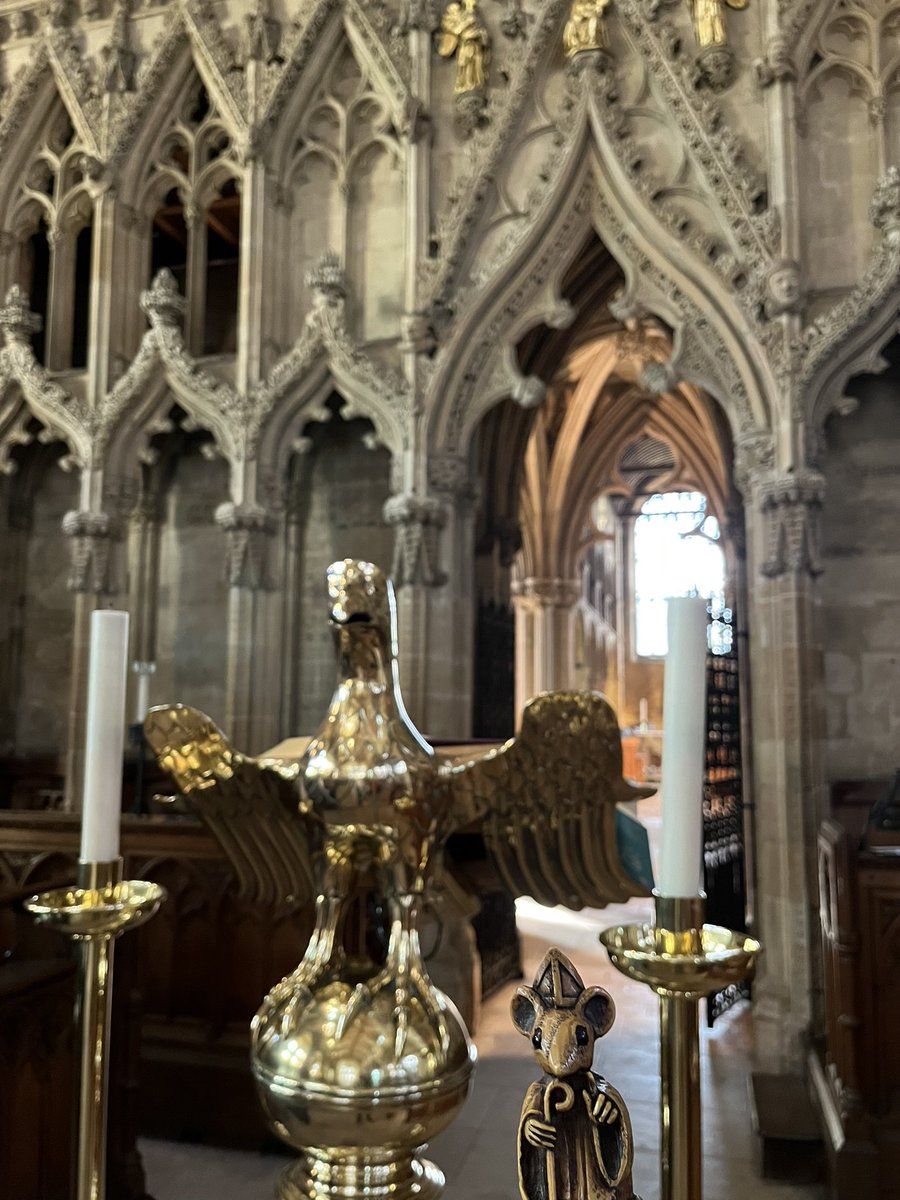 The monks of Newstead Abbey threw this eagle lectern into a lake, rather than let it be plundered by Henry VIII. It was found when the lake was dredged 250 years later. After a bit of a cleaning and restoration, it now stands proudly in Southwell cathedral. #History