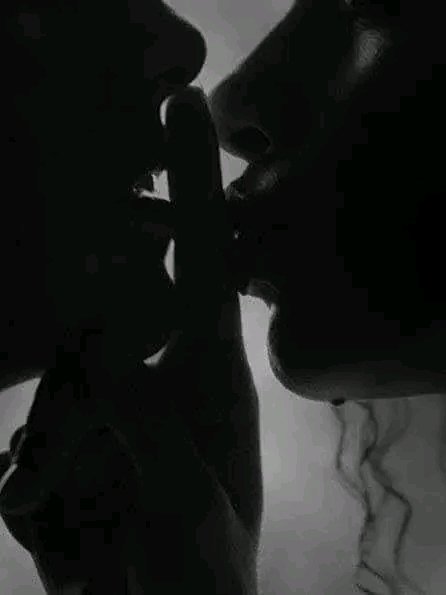 Elle ne vit pas l'instant.,
Elle vit la sensation..