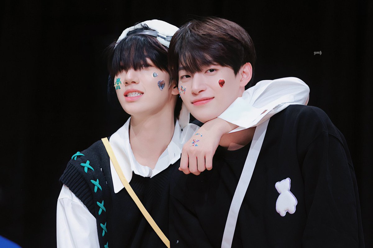 yuni1j's tweet photo. 230415 🍅🍅

#원진 #함원진 #크래비티 
#정모 #구정모 #토마토즈 https://t.co/hArpADsGAQ