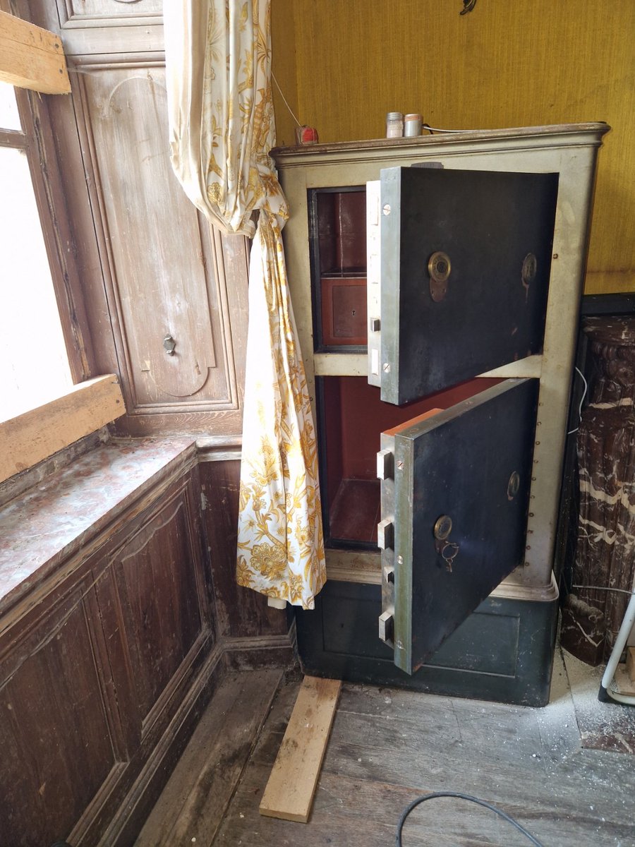 #serrurier
#coffrefort
#ouverturedecoffrefort
#ouverturefine
#coffretier
#sécurité
#professionnel
#dépannage
#pertedeclé
#oubliedecombinaison
#interventionrapide
#expertise
#SafeHDF
#patrimoine
#protection
#verrouillage
#clé
#combinaison
#sécuritédesbiens