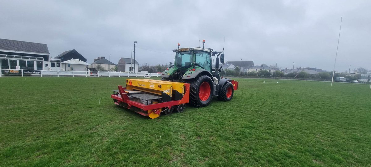 WRSsportpitches's tweet photo. We started renovations last week at a rugby club.Over seeding area's that needed seeding #doubledisc @VredoDodewaard @vertidrain  using 7626 with our @Fendt_UKIreland &amp; fertilised with our @iseki_uk #multigreenmagic
@HeadlandAmenity @rigbytaylor @NigelRaffertyGC @RFURugbyGrounds https://t.co/VOswV9AgI0