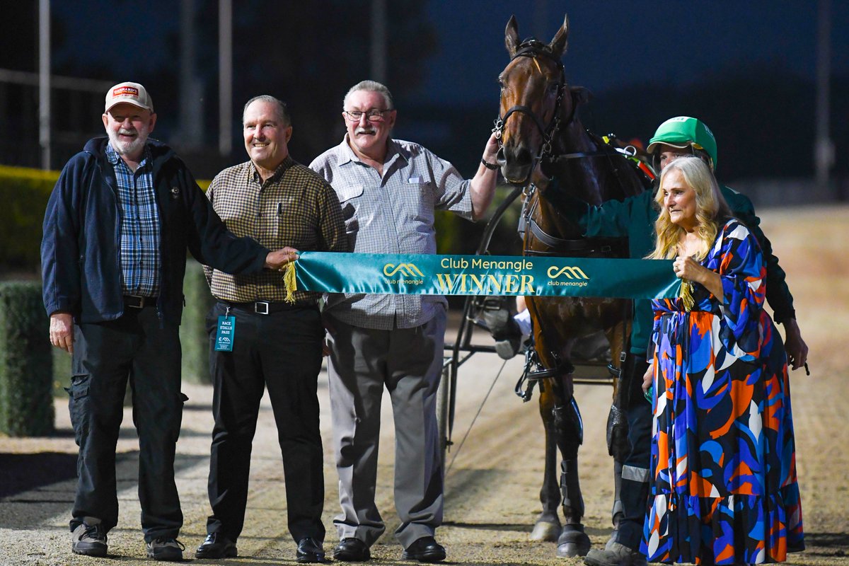 ClubMenangle's tweet photo. Jazzy Star NZ is too strong in the opening event, the @Allied_Express App Pace for @trev_munday and Blake Fitzpatrick @stables_racing in a mile rate of 1.50.8.🥇✨

#ClubMenangle @HRNSW_Harness https://t.co/18B8EB0tRe
