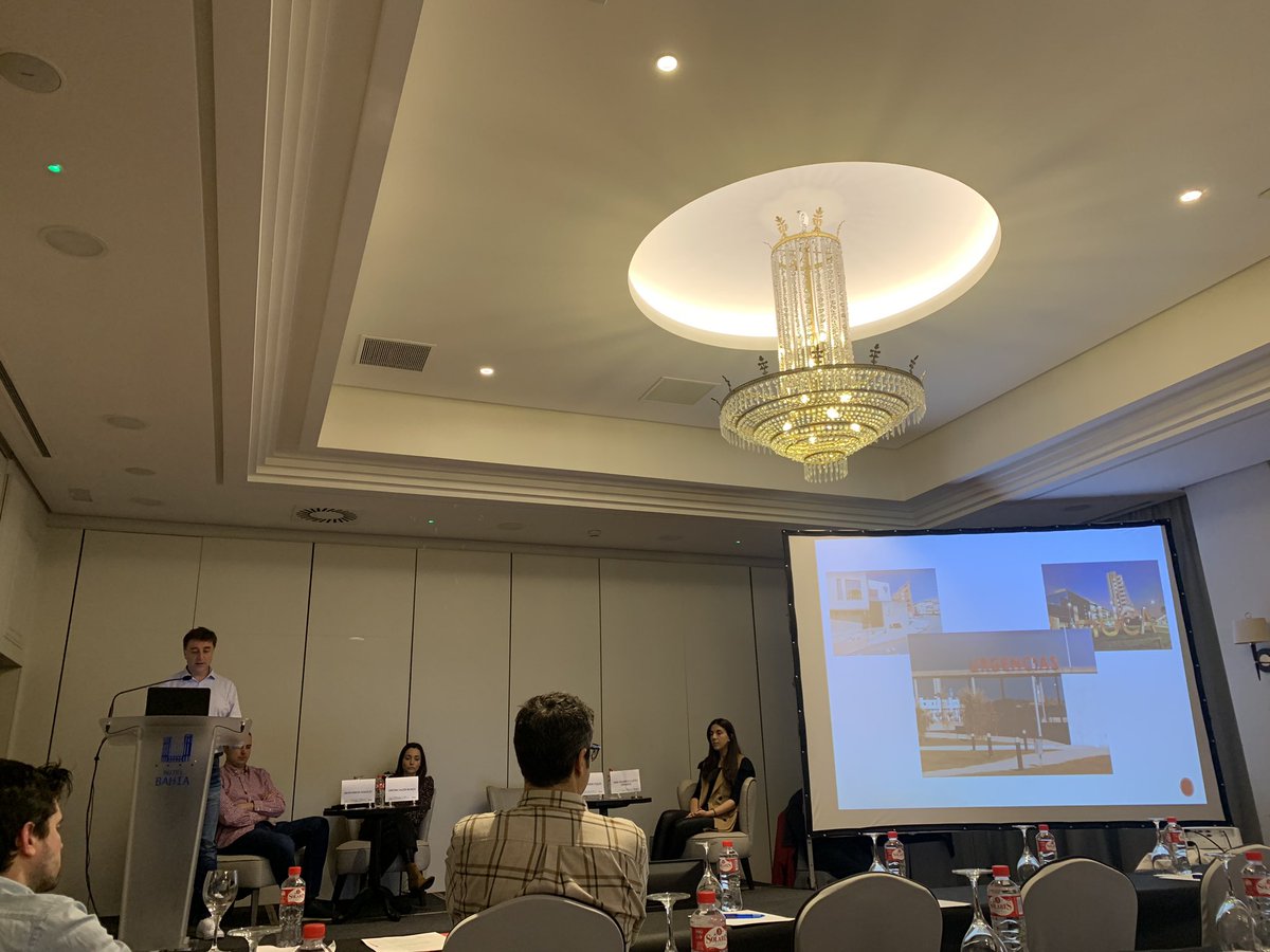 albatorron9's tweet photo. @PabloHerrero71 exponiendo los beneficios de tener un farmacéutico en el servicio de urgencias @CalzB @FarmaciaHUCA @analozanob @mcrosmar @seferlas @sefh_ https://t.co/qWumvfqJMW