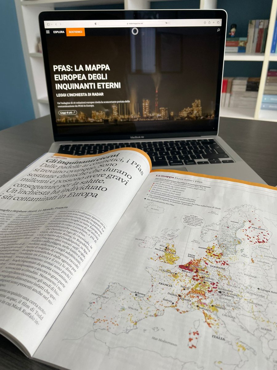 Il #ForeverPollutionProject è copertina di <a href="/Internazionale/">Internazionale</a> di questa settimana.
Articoli di:
<a href="/AdelaideTngl/">Adélaïde Tenaglia</a> e <a href="/stephanehorel/">Stéphane Horel</a> - <a href="/lemondefr/">Le Monde</a>  🇫🇷
<a href="/RachSalv/">Rachel Salvidge</a> e <a href="/leanahosea/">leanahosea</a> - <a href="/WATERSHED_i/">watershed_investigations</a> <a href="/guardian/">The Guardian</a> 🇬🇧
@danieldrepper, <a href="/anhofe/">Andrea Hoferichter</a> e <a href="/pilzsa/">Sarah Pilz</a> - <a href="/SZ/">Süddeutsche Zeitung</a> 🇩🇪
Box per <a href="/radarzine/">RADAЯ Magazine</a> e foto @elizavola 🇮🇹