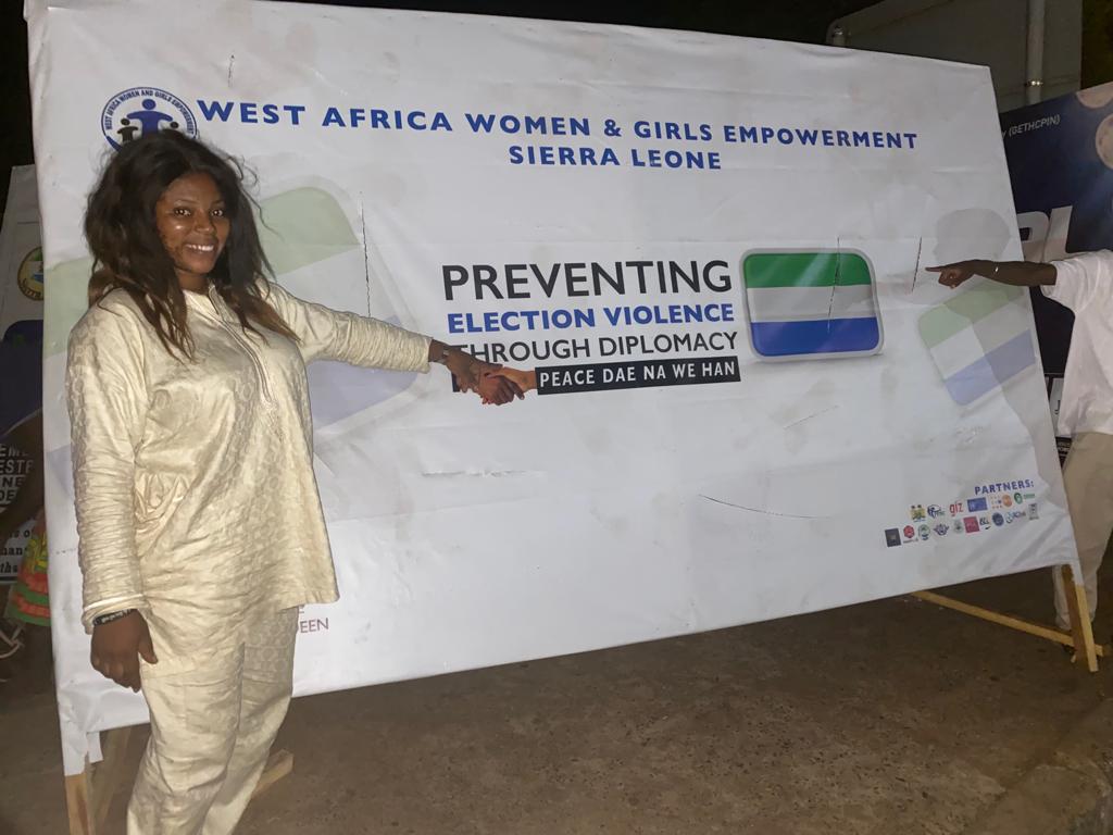 junisak's tweet photo. Today's field operations continues as  @asilyasil supports @WestAfricaWome2 in hoisting peace banners right across the country.
#asilyasil
#wawge
@UNYouthEnvoy
@UNPeacebuilding
@UNSierraLeone
@UNDPSierraLeone
@UNFPASierraleon
@EUinSierraLeone
@USEmbFreetown
@UKinSierraLeone https://t.co/buZpwN4wFC
