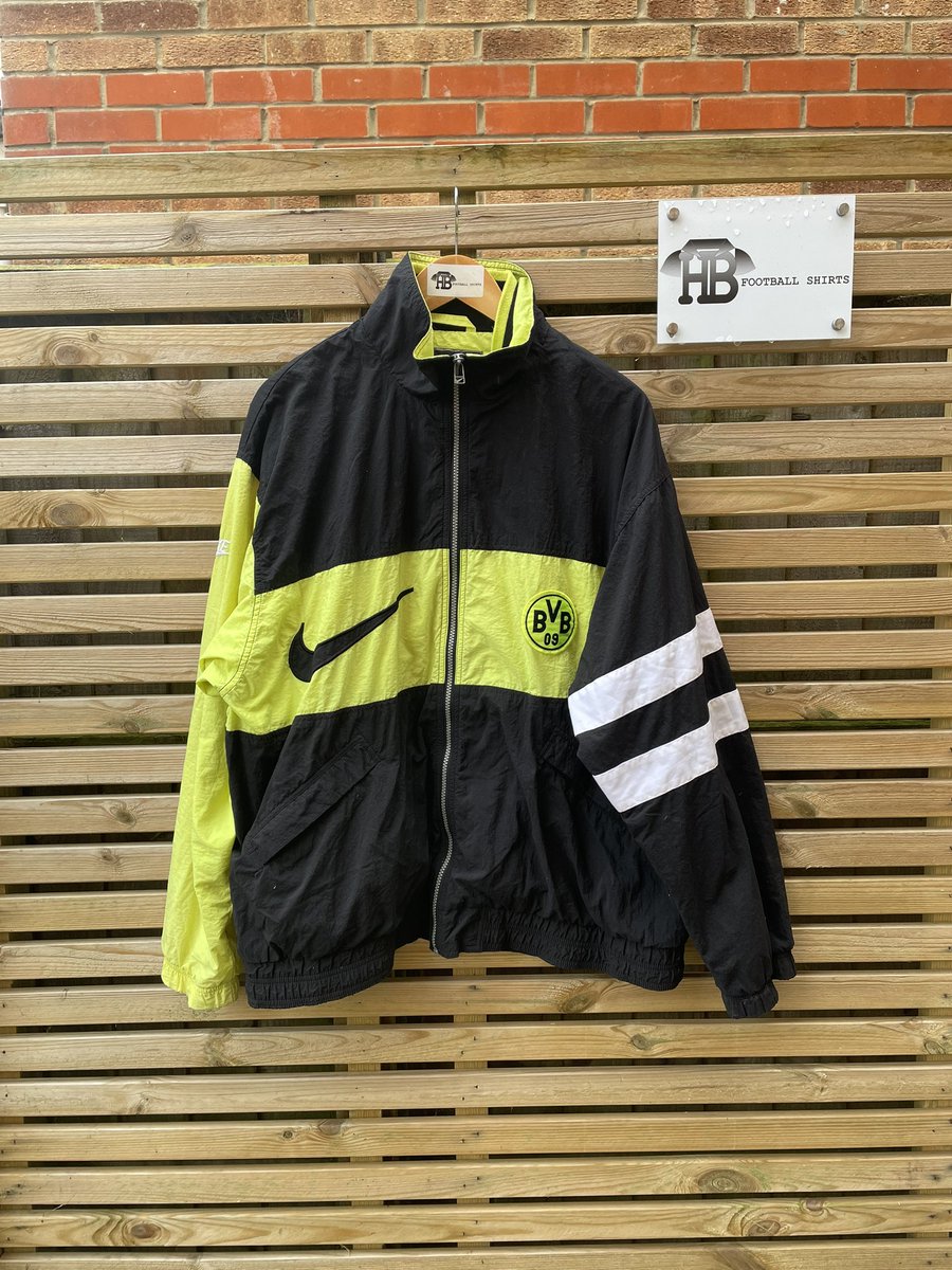 HBfootballshirt's tweet photo. RAFFLE TIME! 

£3 a square or grab 4 squares for £10 to get your hands on this 1995-1996 Borussia Dortmund jacket size large. Is in great condition and more photos can be provided! 

Drop me a message with the teams you’d like! https://t.co/bBdej8Dyuy