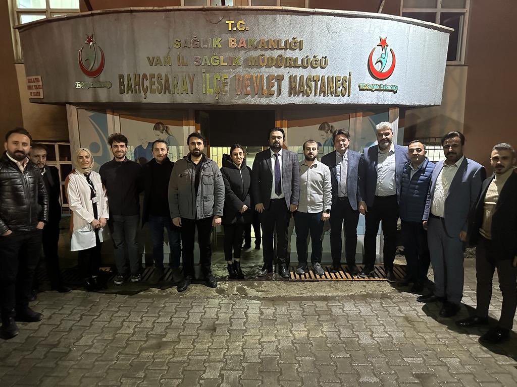 İftarımızı Bahçesaray devlet hastanesi yönetimi ve sağlık çalışanlarımızla beraber Bahçesaray ilçemizde yaptık.<a href="/saglikbakanligi/">T.C. Sağlık Bakanlığı</a> <a href="/tcvanvaliligi/">T.C. Van Valiliği 🇹🇷</a> <a href="/drfahrettinkoca/">Dr. Fahrettin Koca</a>