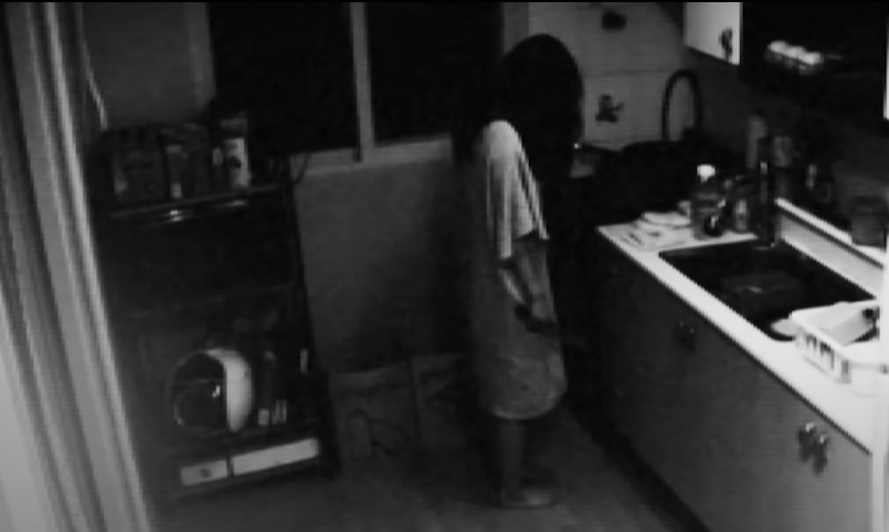 HabisNontonFilm's tweet photo. Marui Video serem!

Penyelidikan pembunuhan di penginapan berujung tragis saat melibatkan rekaman terkutuk, kerasukan, dan penyingkapan misteri pembantaian massal di masa lalu.

Buat yg suka found footage horror apalagi dari Korsel, ini layak dicoba. https://t.co/AgNPIekuJ4