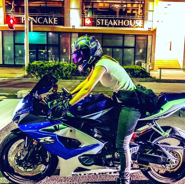 3ma0415's tweet photo. 名前:かに
性別:♀
年齢:33歳( ꒪⌓꒪)
身長:163cm
住み:横浜▶︎▷厚木
愛車:Fazer8,クロスカブ110
好き:峠、動物、ぬいぐるみ
嫌い:空気読めない車、雨の週末
一言:びゅーーん=͟͟͞͞( Ꙭ)
#バイク乗りとして軽く自己紹介 
#バイク好きな人と繋がりたい 
#バイクが好きだ https://t.co/eMjiIKIXlK