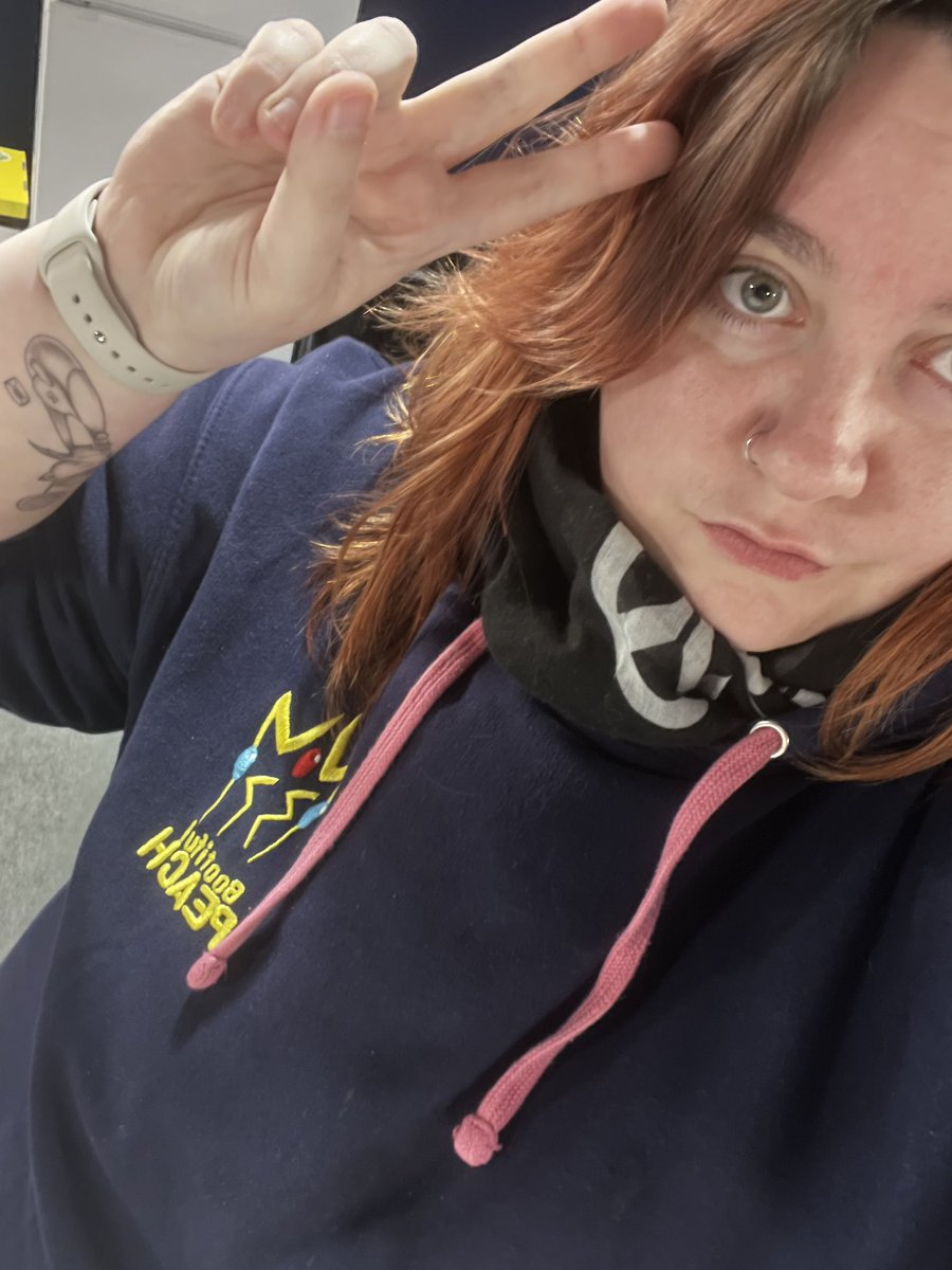 Team_BPeach's tweet photo. La Team Bootiful Peach sera présente au @ParisFanFest par l’intermédiaire de sa secrétaire adorable (et vénérée de tout le Twitch game) @Mikuroneko_ !
Repérez le hoodie BP et venez lui faire un « Free hug » 🤪🥳 #parisfanfestival #BP #BootifulPeach #TeamBP https://t.co/SUsnGzBlBh