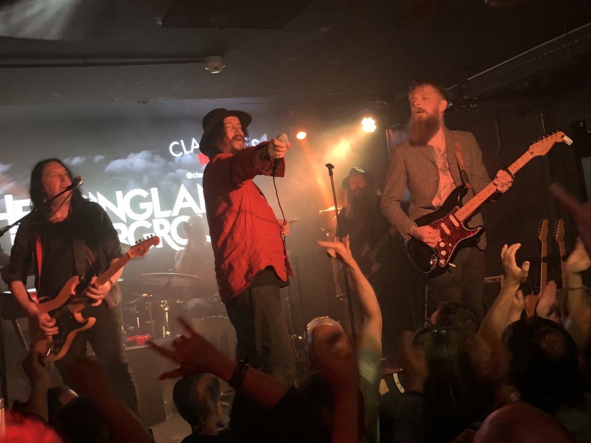 fneirad's tweet photo. Estos auténticos bandarras asilvestrados que se llaman HELLSINGLAND UNDERGROUND provienen del gélido norte de Suecia, pero evocan al rock sureño, Thin Lizzy o Boston. Anoche grababan disco en directo en la Clamores y les va a quedar una joyaza sudorosa y divertida. Puro fuegooo🔥 https://t.co/TIJJZ2de7P