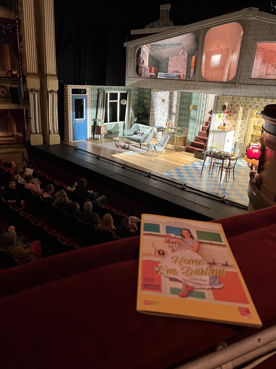 MMRobCal's tweet image. Last night I saw @homeimdarling at @TheatreRoyalBTN and throughly enjoyed it ! Shamed that audiences seem to stick by known titles. Fear in the current financial situation experimenting with new pieces looked upon as a big gamble - but gamble's can pay off - like yesterday