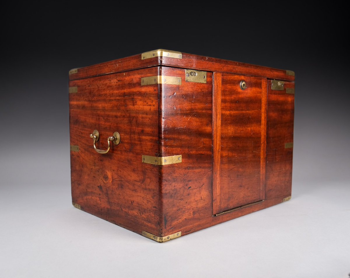 HarAntiques's tweet photo. A fine and substantial mahogany and brass campaign box of unusual configuration. The box boasts a drop-front, which opens to reveal two interior reversible trays with marbled pastedowns to one side, and a rich plush purple velvet to the other. Probably a tailor’s box. #antiques https://t.co/qYtfXkuNUl