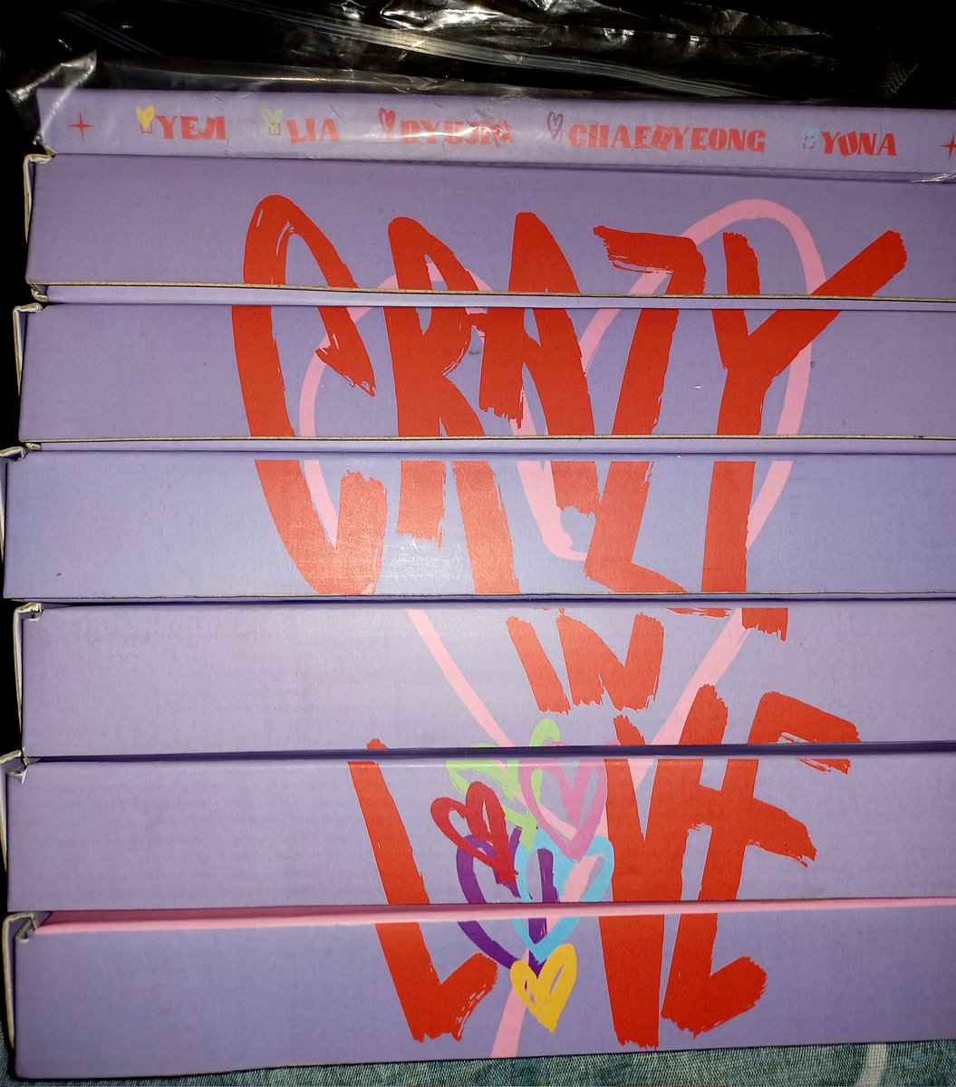 ChaerLoco's tweet photo. WTS and LFB | ITZY LOCO UNSEALED ALBUMS with inclusions like OT5 Polaroid, Loco lyric paper, Sealed Sticker Pack, Photobook, Poster, and CD... 

Price range: 400  - 450 php each

Pls help me rt this too... 💖 https://t.co/cnd5DFBzIt