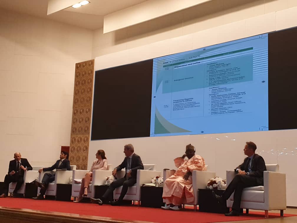 UEMauritanie's tweet photo. Forum #financement #hydrogène vert en Afrique se clôture #RIM sur un échange riche avec les acteurs #UE. Le secteur #hydrogène est porteur de développement pour 🇲🇷 et représente intérêt commun 🇪🇺.
🇩🇪🇪🇸🇫🇷
@TotalEnergies
@Chariot_Energy
@Siemens_Energy
#Infinity
#hydeal https://t.co/eyEdEabpCG