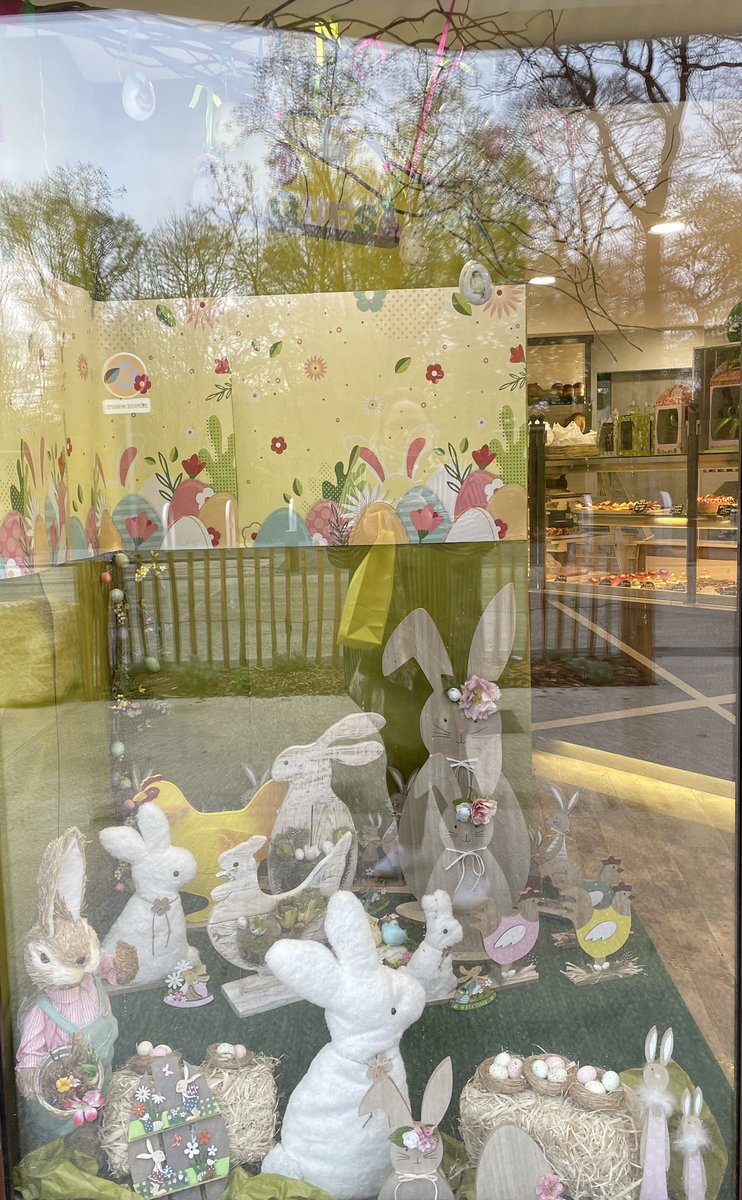 Belle vitrine de Pâques 🐣 de la Maison Cros aux Metz @JouyenJosas