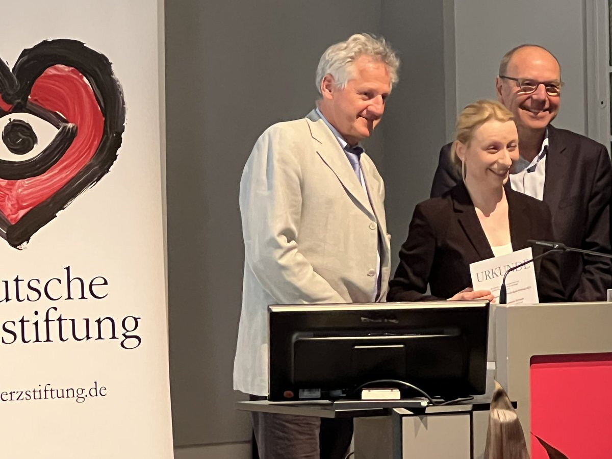 Preis der Gertrud-Spitz-Stiftung für Constanze Schmidt aus Heidelberg! Herzliche Glückwünsche der AGEP…. @GerdHindricks @YoungDgk @DGK_org @AGIKinterv #DGKJahrestagung @Herzstiftung