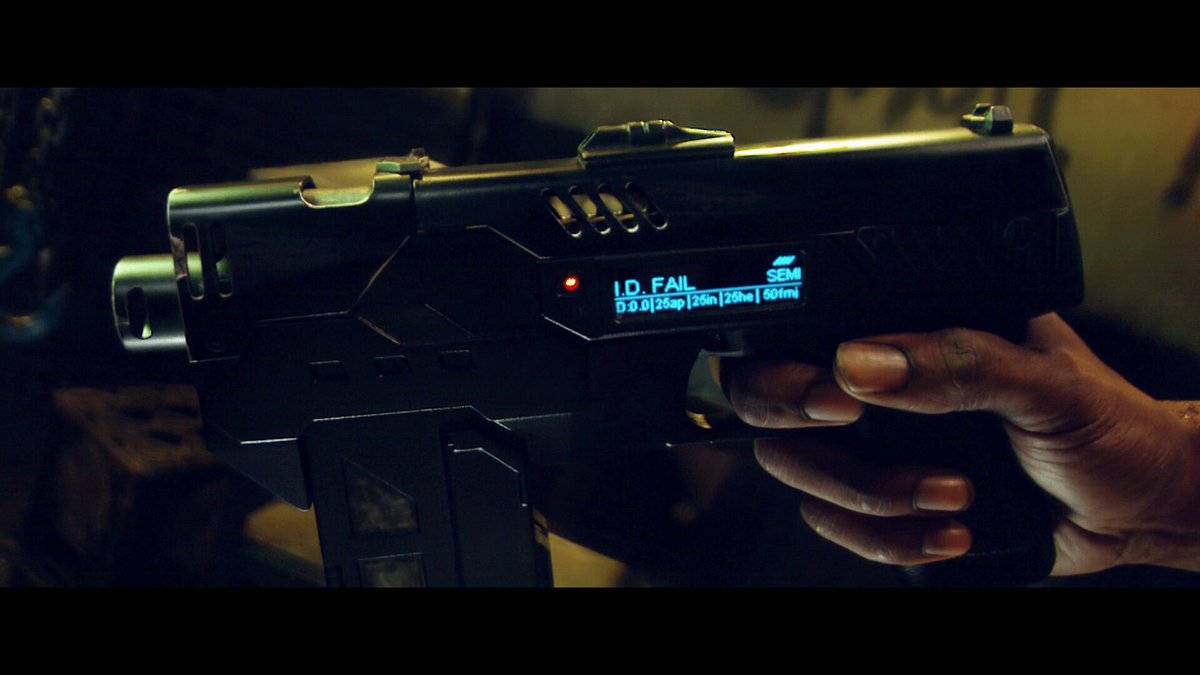 nishuang's tweet photo. 怎么设计一把智能手枪

昨天全球第一款“智能手枪 / Smart Gun”在美国上市，这里说的智能是说手枪自带生物识别，只有授权的人才能使用

并非 AI 识别目标、自动瞄准、自适应弹道之类的科幻黑科技，显然也没 ChatGPT 什么事🤷‍♂️

它解决了什么问题？用了什么黑科技？

https://t.co/sixtrr4eUL

#设计参考