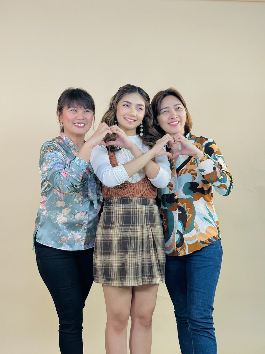 illbeyourQueen's tweet photo. Thank you po @AromagicareWide,  Ms. @aprilmartin01_ , Ms. @pauline_publico at @akosiKenChan for welcoming me. Mahal ko kayo. 🇵🇭 💯

#Aromagicare #AromagicareTherapyOil #QueenayAromagicare #WideInternational
#Queenay
#Kainaman https://t.co/7jmbXxYebo