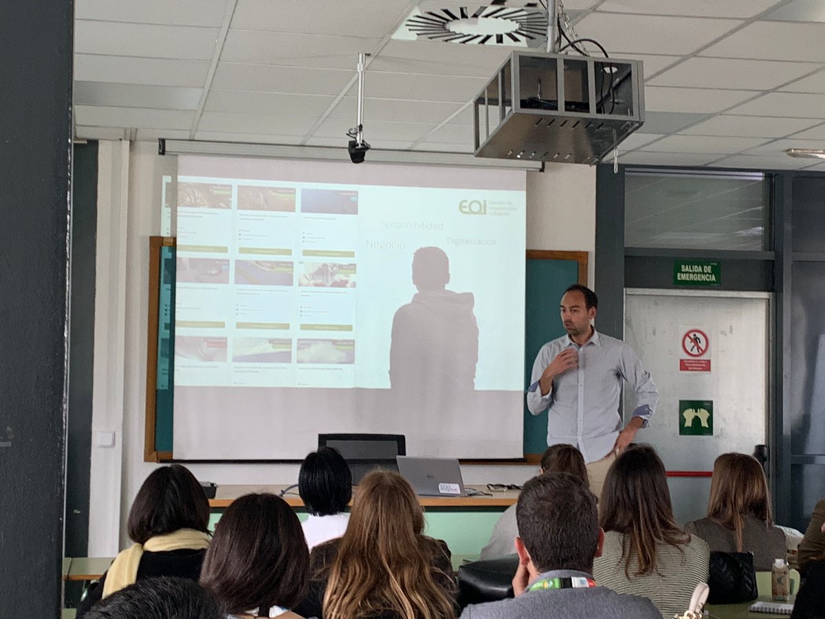 eoi's tweet photo. 📢 Todo un éxito de participación el evento #actionspaces organizado por @YouthSpeakForum en Madrid. ¡Gracias y enhorabuena! 🙌
🟢 Los asistentes llevaron a cabo la co-creación de #proyectos innovadores bajo la metodología #designthinking.
#somosEOI https://t.co/wYSM4o6G91