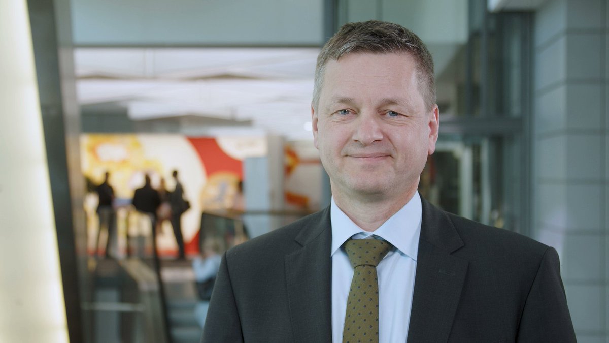Deutsche Gesellschaft für Kardiologie (@dgk_org) on Twitter photo Der Präsident der <a href="/escardio/">European Society of Cardiology</a> von 2020 - 2022, <a href="/Steph_Achenbach/">Stephan Achenbach</a>, spricht im Interview bei der #DGKJahrestagung über seine Erfahrungen bei der ESC, die Take-Aways der ESC-Leitlinien-Sitzung und Neues aus der #Bildgebung
herzmedizin.de/fuer-aerzte-un… Der Präsident der <a href="/escardio/">European Society of Cardiology</a> von 2020 - 2022, <a href="/Steph_Achenbach/">Stephan Achenbach</a>, spricht im Interview bei der #DGKJahrestagung über seine Erfahrungen bei der ESC, die Take-Aways der ESC-Leitlinien-Sitzung und Neues aus der #Bildgebung
herzmedizin.de/fuer-aerzte-un…