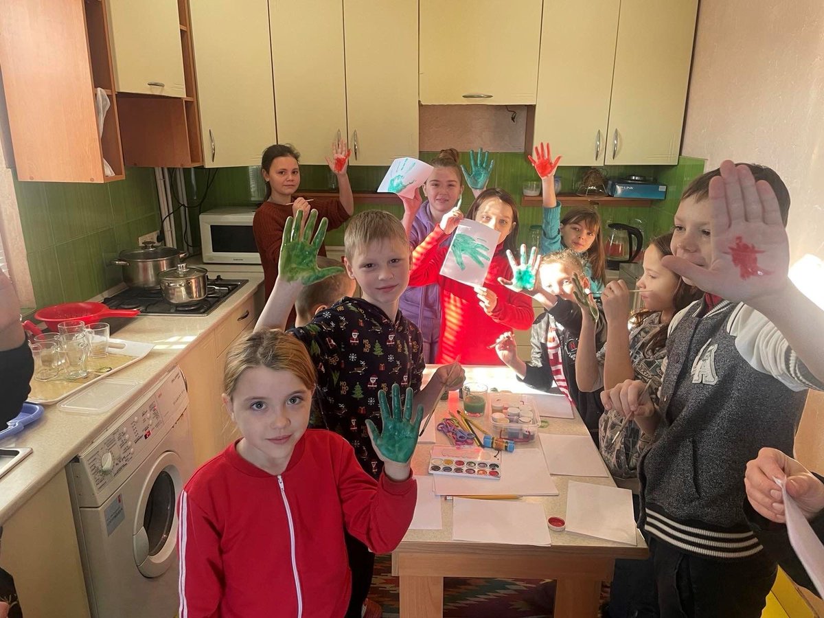 childaidrr's tweet photo. Happy World Art Day! For these refugee children in Ukraine, art therapy classes are a vital time to express themselves, work together to create something beautiful and take a break from fear. Our partners at Children's Hearts are very grateful for your support, which makes these https://t.co/5Vuagw44AX
