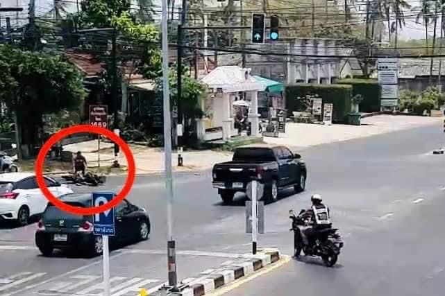 The_PattayaNews's tweet image. #Phuket police successfully caught two drug suspects who resisted arrest and led police on a pursuit in #Rawai. 

thephuketexpress.com/2023/04/15/two…