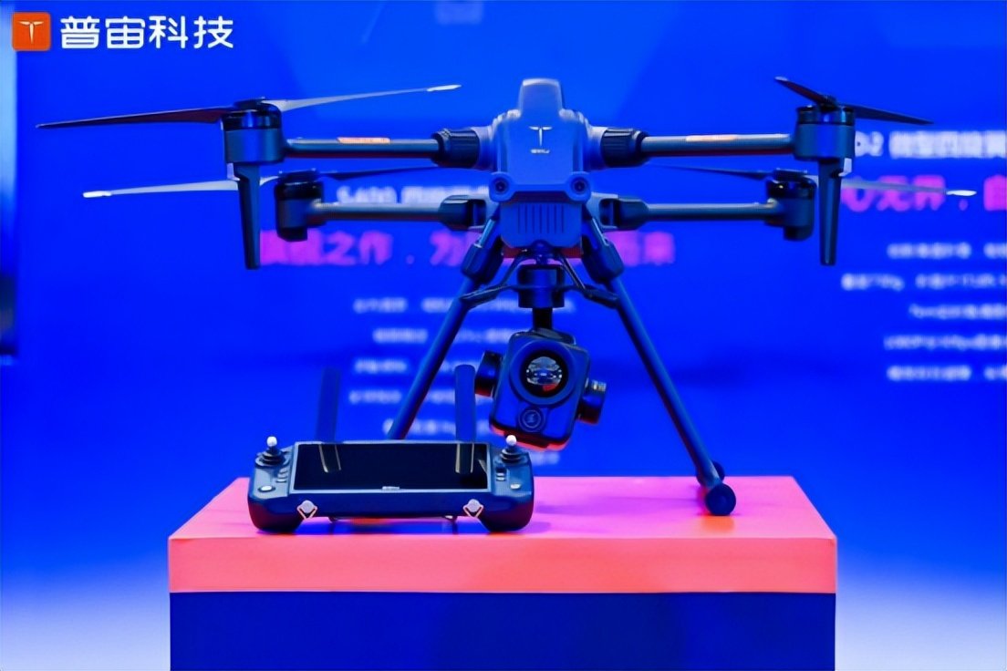 TychodeFeijter's tweet photo. #Dongfeng M-Hero 917 w integrated #drone. Joint project w Dongfeng and drone maker GDU Tech. The GDU S400 is a 4-rotor aerial surveillance drone w 1 hour endurance, 3kg load, and 5km ceiling. Controlled from inside the car. Special antennas on the roof. @dongfeng_trucks #GDUtech https://t.co/urO5dg1JvS