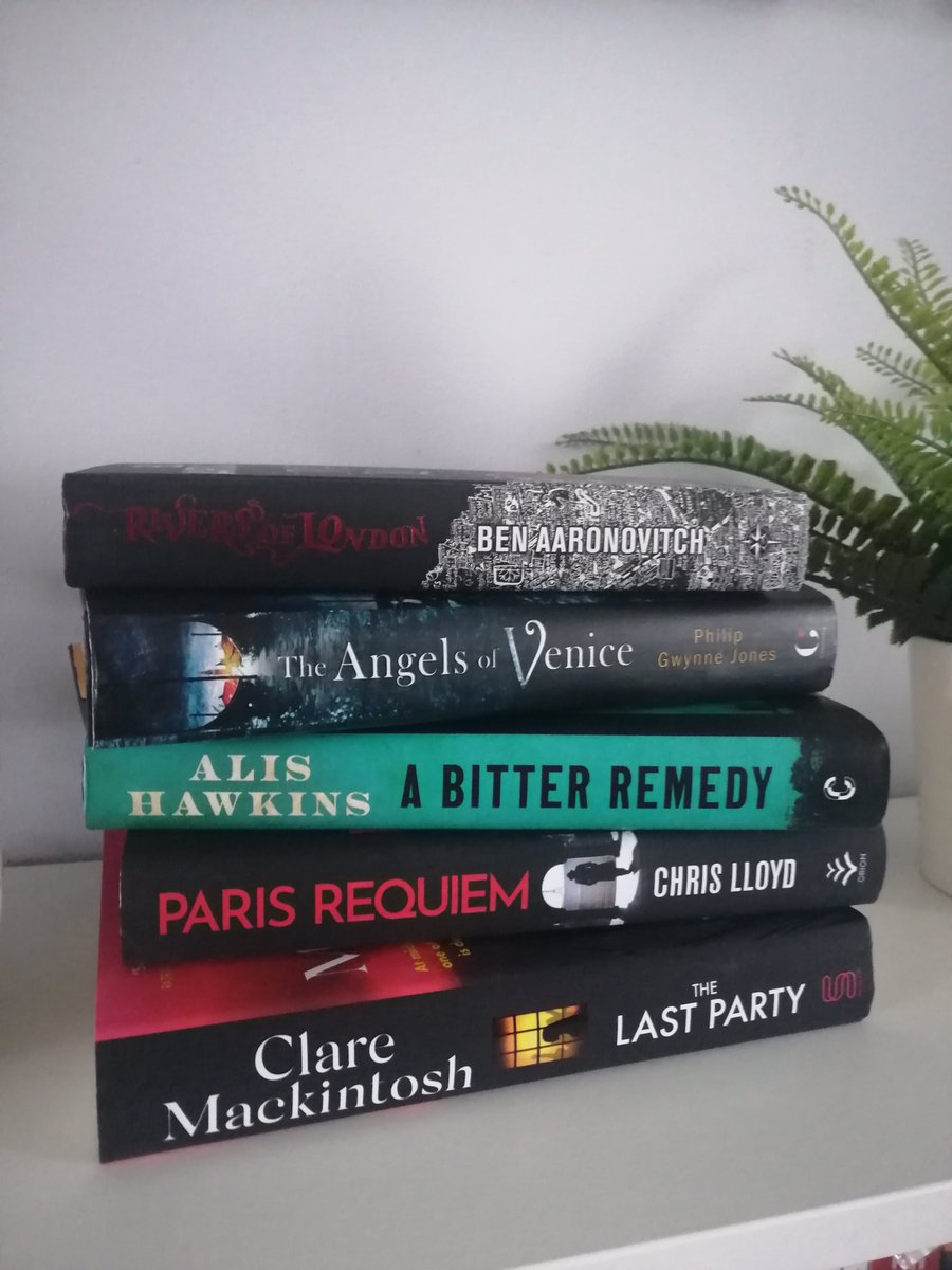 GwylCrimeFest's tweet photo. GIVEAWAY!
To celebrate #GCCF2023 we're offering this fantastic #giveaway (FB and Twitter). You could win these fabulous books and an ever useful tote bag! To enter:
*Like this post
*Follow us
*Retweet

Ends midnight Thursday 20 April (UK time and competitors only). GOOD LUCK! https://t.co/862XPekt0c