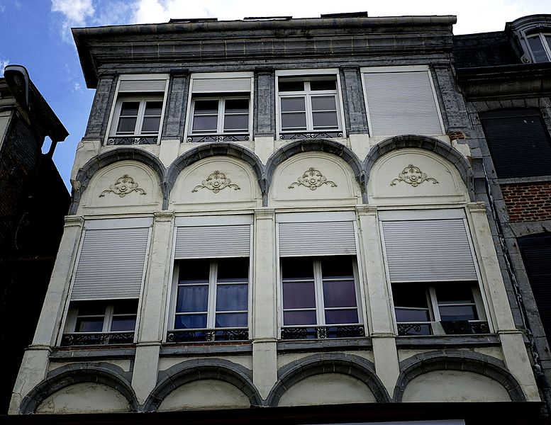 Immeuble à #AvesnessurHelpe (#Nord) Façade et toiture sur rue : inscription par arrêté du 17 septembre 1943.
Suite 👉 monumentum.fr/immeuble-pa001…
#Patrimoine #MonumentHistorique