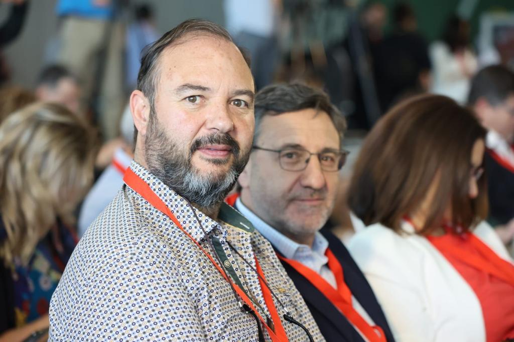 psoevalladolid's tweet photo. La delegación del @psoevalladolid encabezada por @oscar_puente_ ya está en la Conferencia Municipal que el @PSOE celebra este fin de semana en #Valencia

Proyectos sólidos, liderazgo y compromiso con lo público y las políticas de proximidad. 

#DefiendeLoQuePiensas https://t.co/MfwAau1ANF