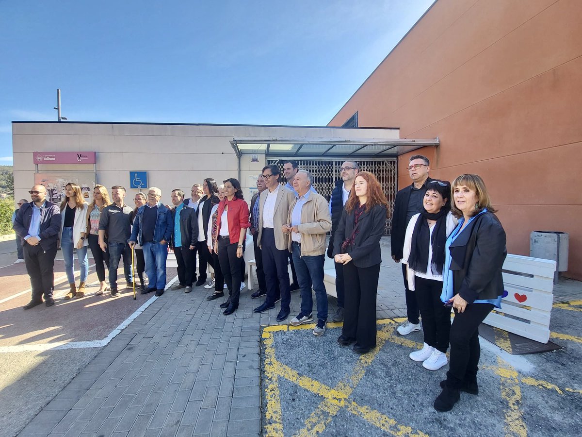 salvadorilla's tweet photo. 🌹 El CAP 24h, la seguretat, l’educació, la mobilitat i les infraestructures han centrat el diàleg amb l’alcaldessa @eva_martinezmor. L’Eva i el seu equip treballen per fer de Vallirana un millor municipi on estudiar, treballar i viure. El #28M, Vallirana continuarà #EnMarxa amb ella al capdavant.